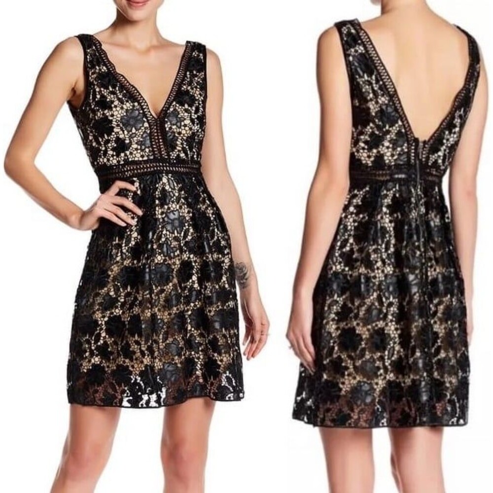 NWT $285 Romeo & Juliet Couture Floral Eyelet Lace Mini Dress Sz M Style RJ41989